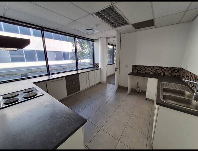 5,204M² OFFICE TO LET IN WOODMEAD